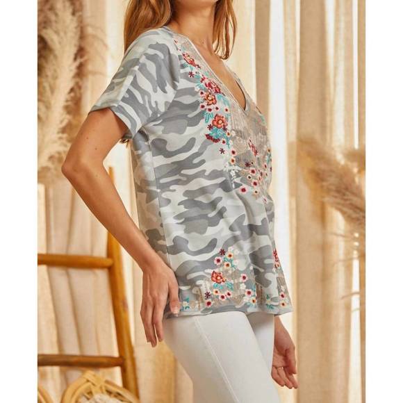 NEW SAVANNA JANE camo print tee in grey - Picture 3 of 6